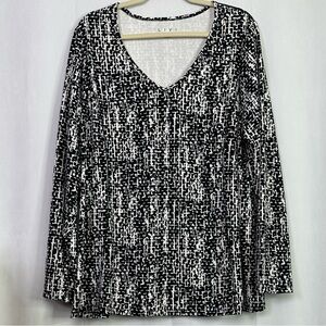 Lane Bryant LIVI Black and White Soft Tunic V Neck Long Sleeve Top